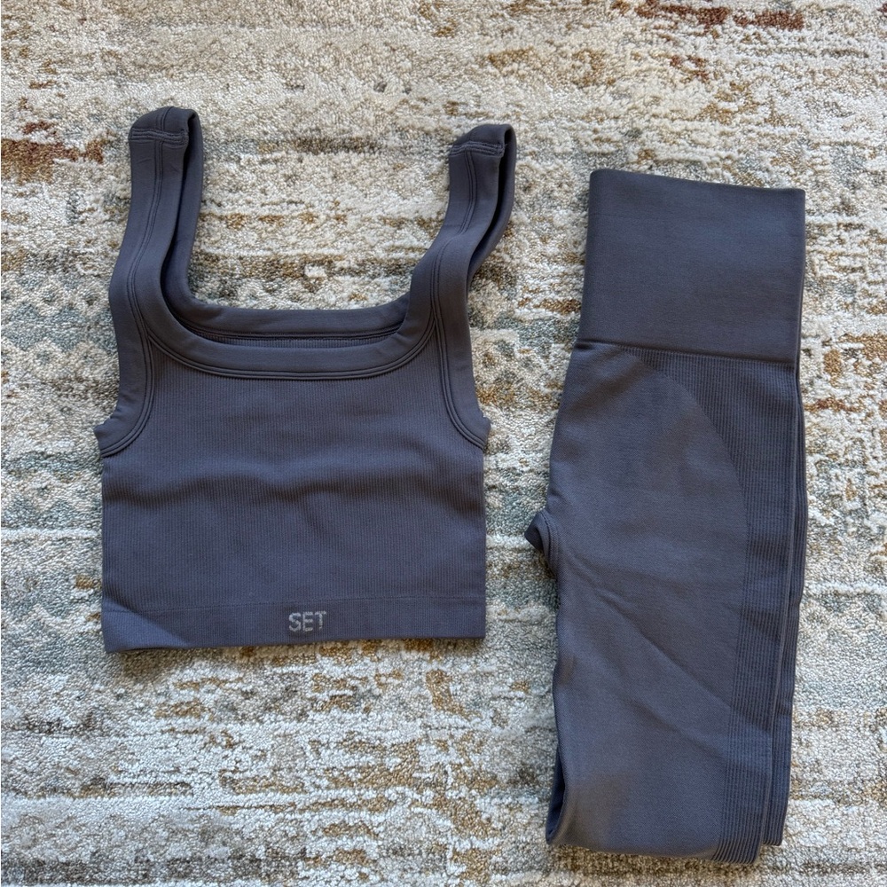 SET Activewear Top and Leggings in Dark Blue